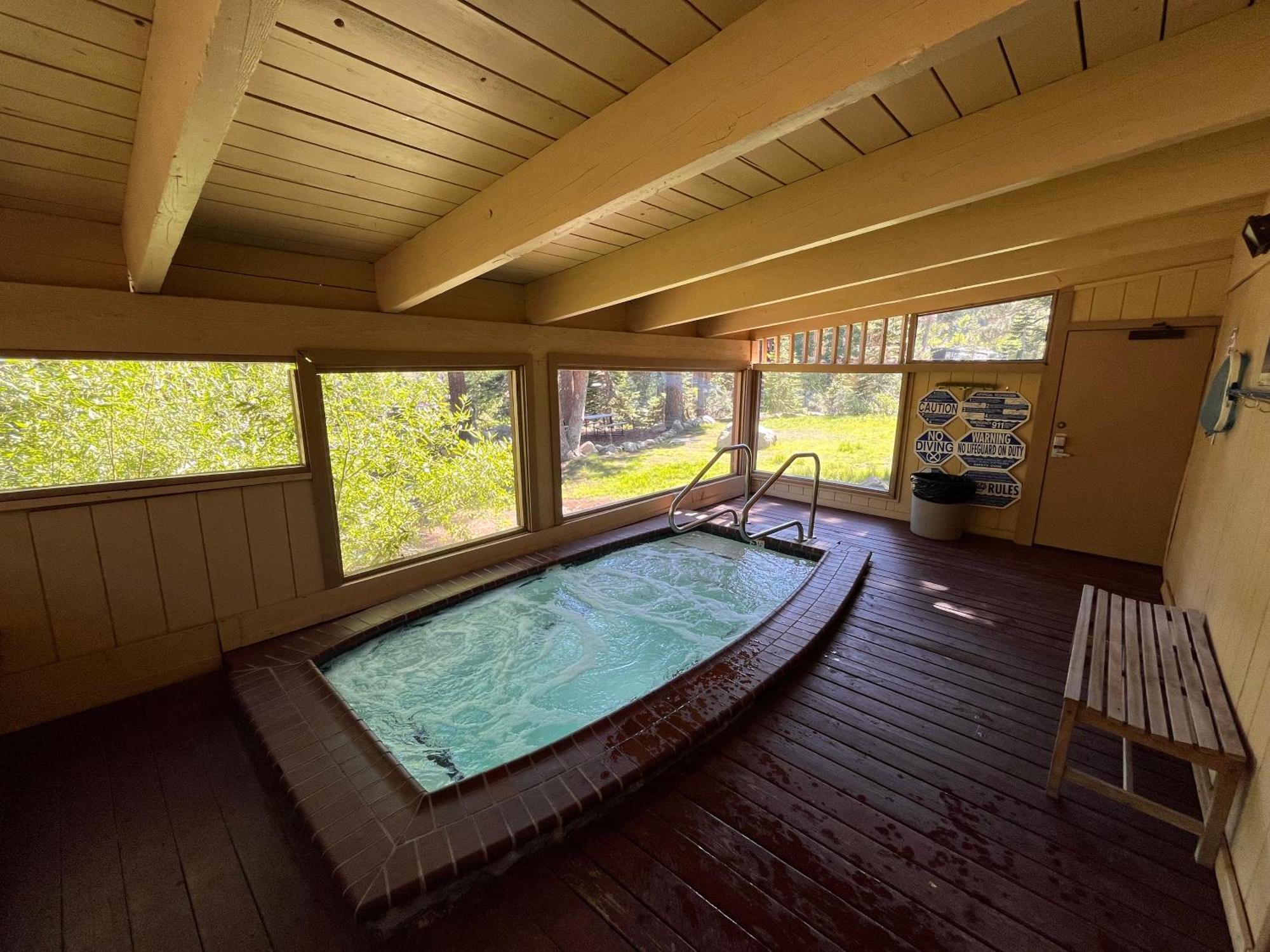 Tastefully Remodeled Condo At Mammoth Ski & Racquet Club, Hot Tub, Garage, 10 Min Walk To Ski Lifts Μαμούθ Λέικς Εξωτερικό φωτογραφία
