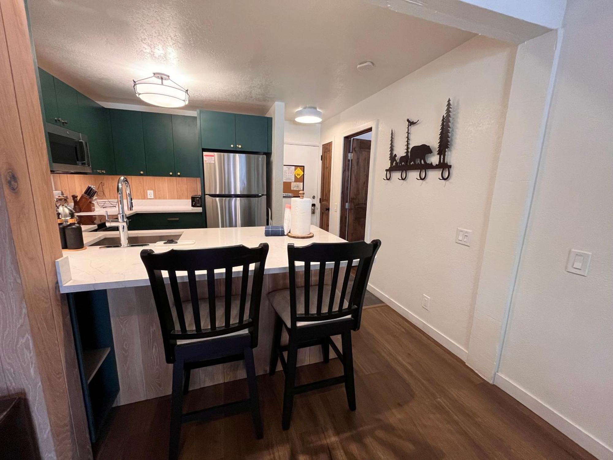 Tastefully Remodeled Condo At Mammoth Ski & Racquet Club, Hot Tub, Garage, 10 Min Walk To Ski Lifts Μαμούθ Λέικς Εξωτερικό φωτογραφία