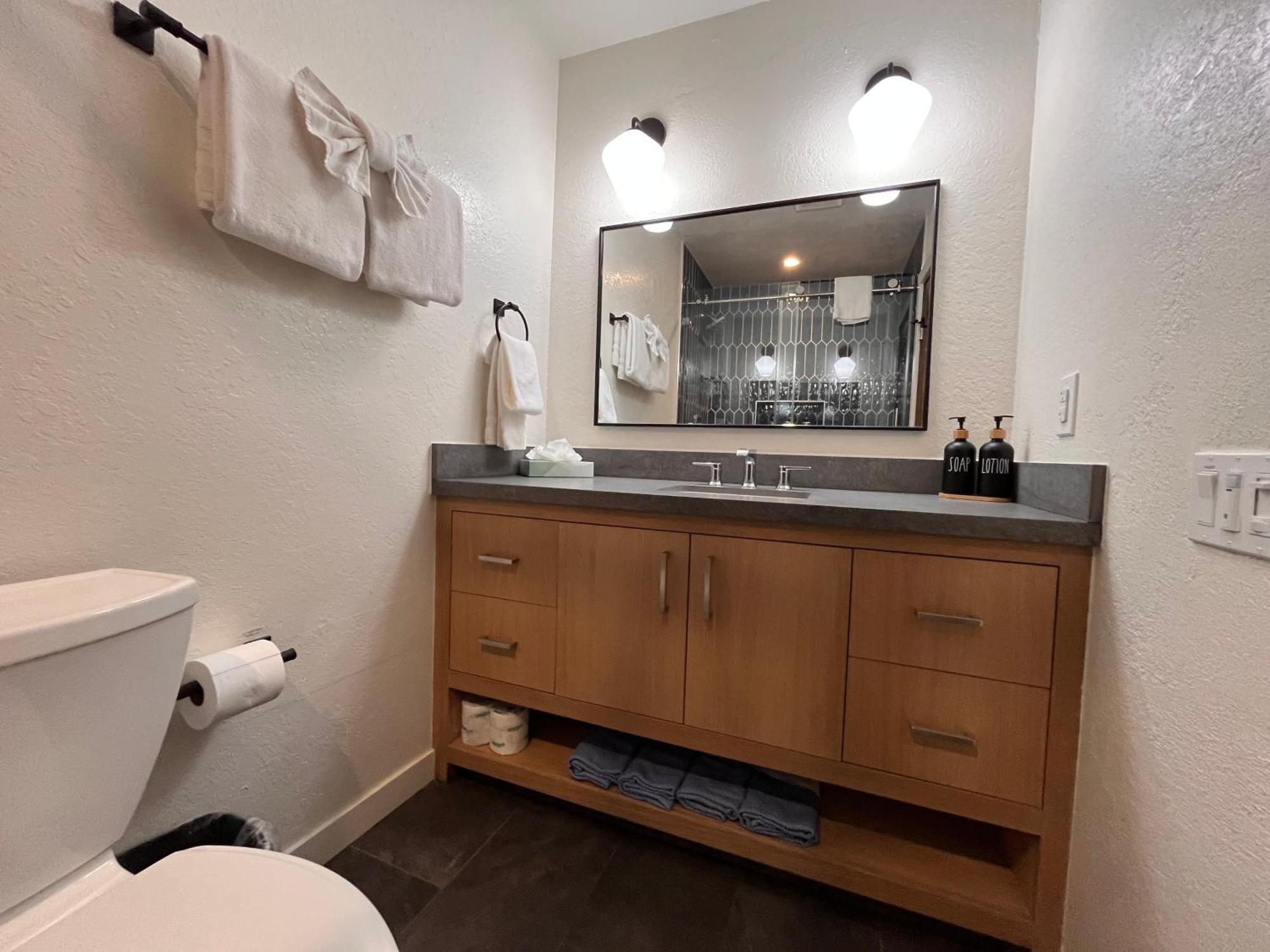 Tastefully Remodeled Condo At Mammoth Ski & Racquet Club, Hot Tub, Garage, 10 Min Walk To Ski Lifts Μαμούθ Λέικς Εξωτερικό φωτογραφία